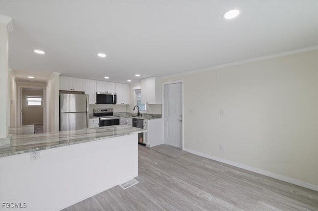 Photo - 62 Kiowa Dr N