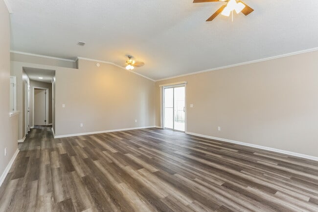 Photo - 3030 Caroline Crest Dr E
