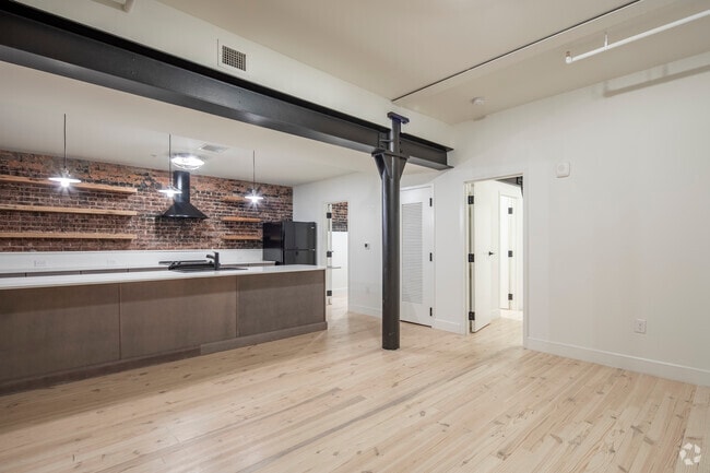 1 bed, 1 bath, 712 – 937 sq ft