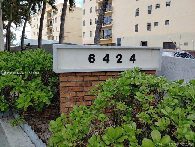 Photo - 6424 Collins Ave Unidad A-404