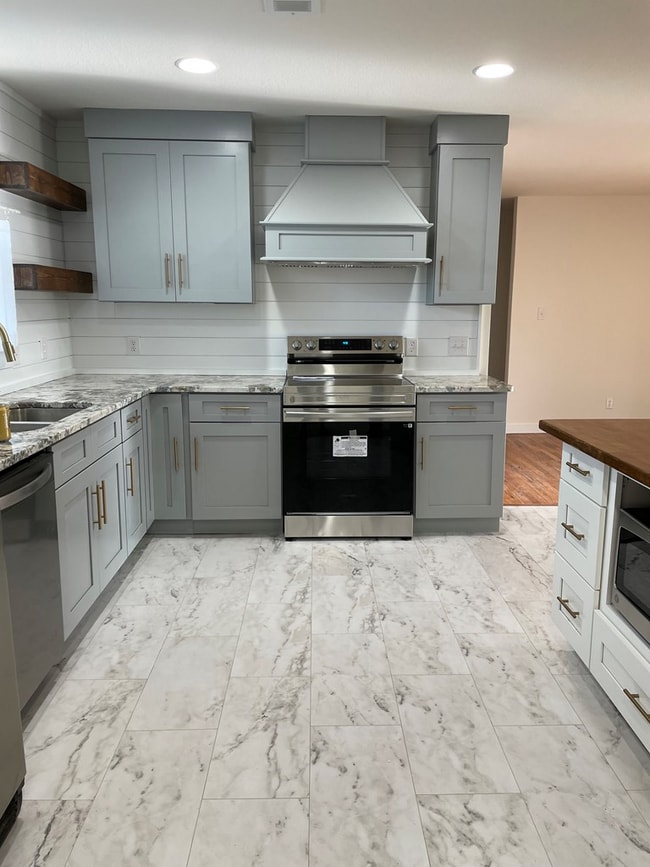 Photo - 311 SW 10th St