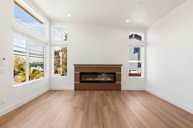 Photo - 108 6th St South