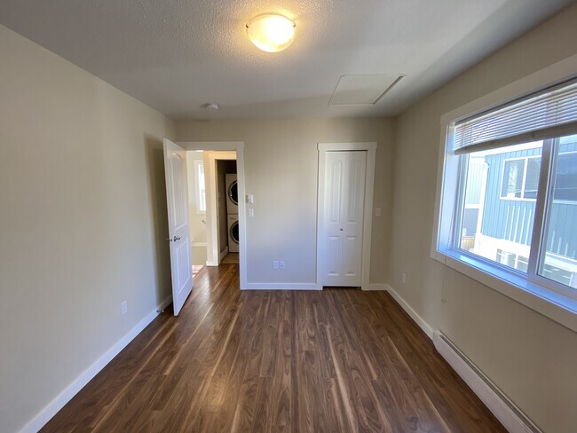 Photo - 1626-1688 88 Ave