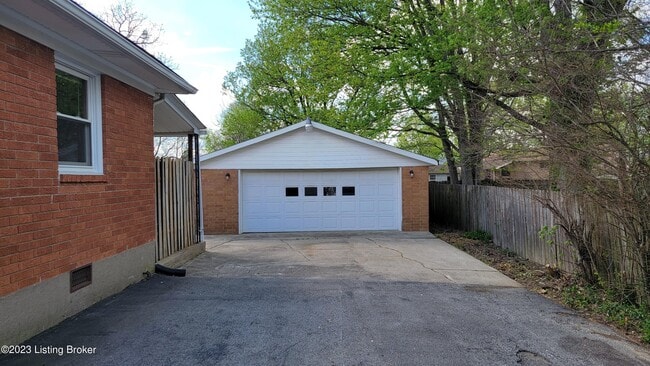 Photo - 11616 Maple Way