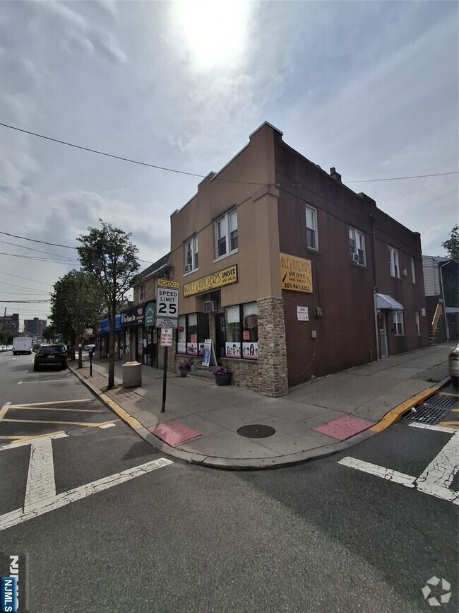 Building Photo - 189 Anderson Ave Unit 189 Rental