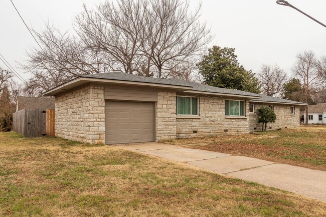 Photo - 2 Bed / 1 Bath in Tulsa!