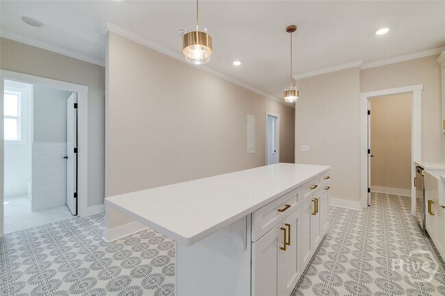 Photo - 905 E Park Ave