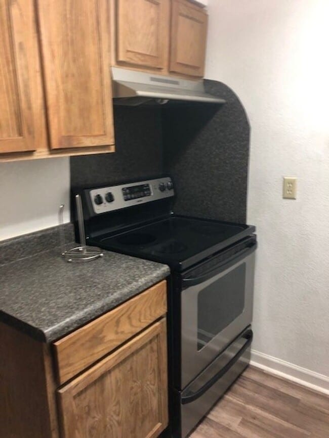 Building Photo - Just move on in- Fully furnished private one bedroom apartment