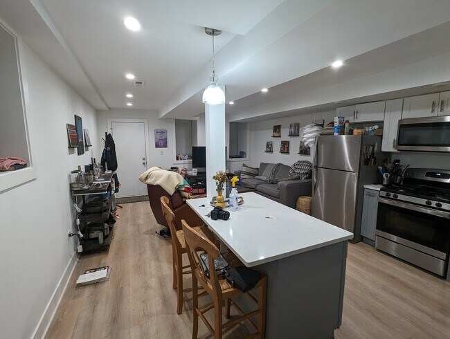 Photo - 1544 N Bosworth Ave Unit G