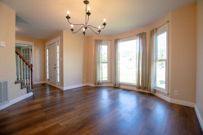 Photo - Pet Friendly Four Bedroom!