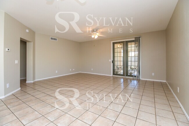 Photo - Lease today! No extra charge for contentme...