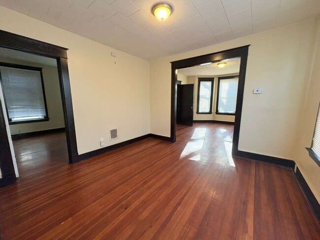 Photo - 327 Bassett St Unit 2