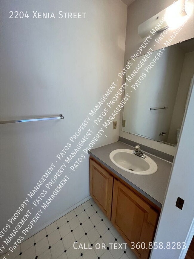 Photo - 2204 Xenia St