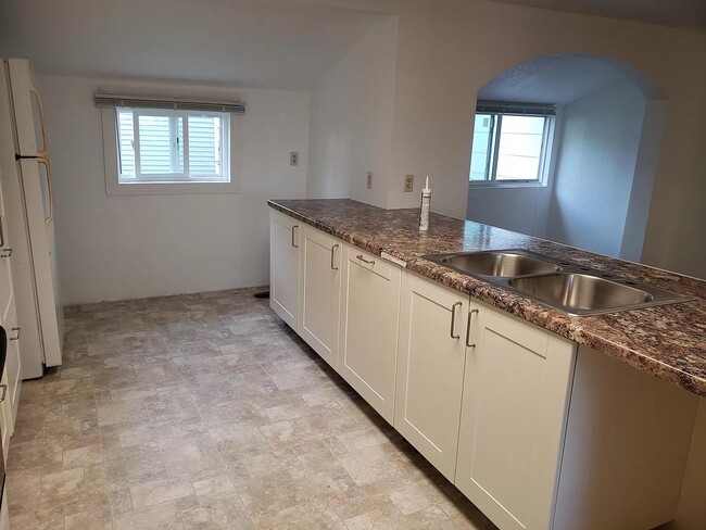 Photo - 353 S Whiton St