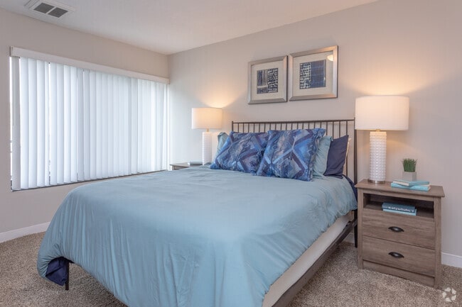 1BR, 1BA - 880 SF