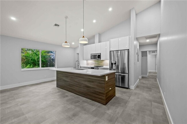 Photo - 828 NE 17th Way