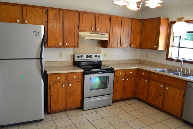 Photo - 124-126 Corey Cir Unit 124
