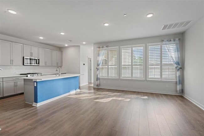 Photo - 2500 Forest Creek Dr Unit 302