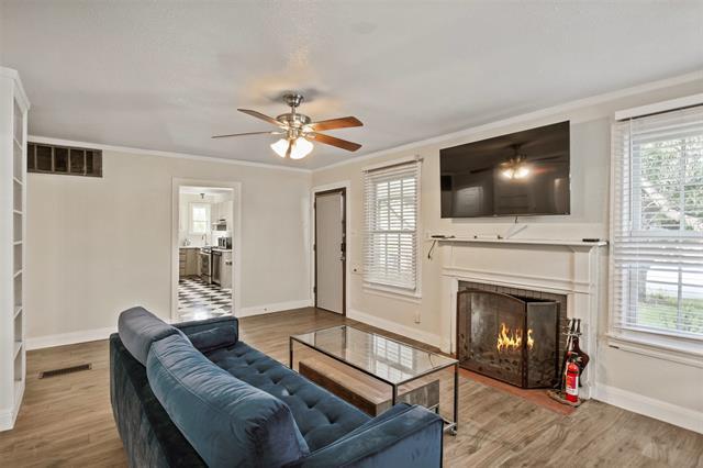 Photo - 2701 Benbrook Blvd