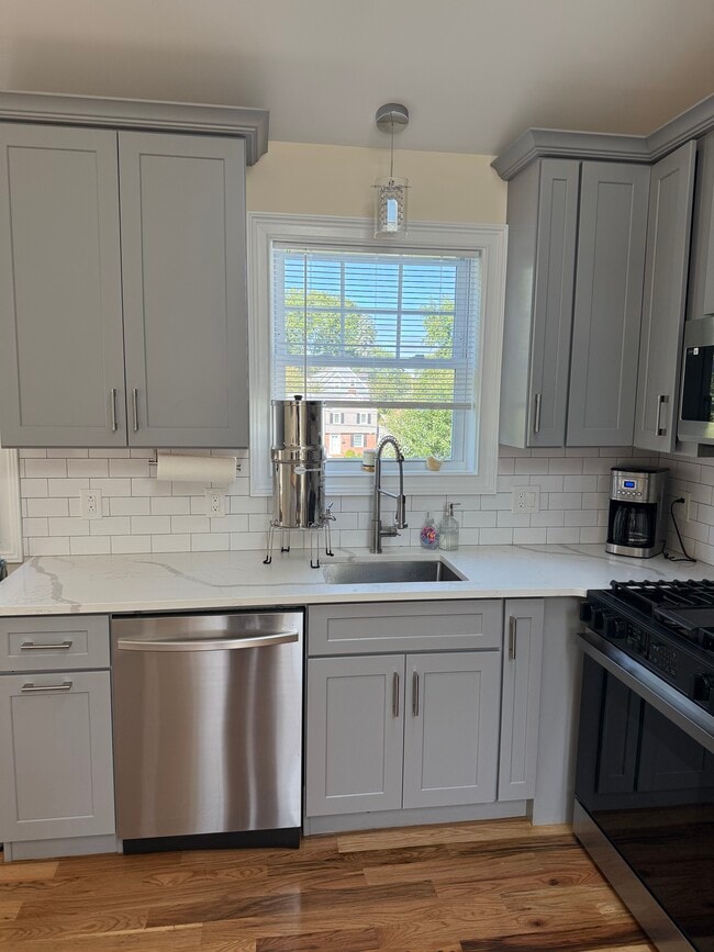 Building Photo - 60 Melbourne Rd Ext Unit A