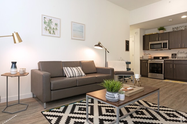 4 BR, 4 BA - 1,311 SF - University Pointe Co-Living