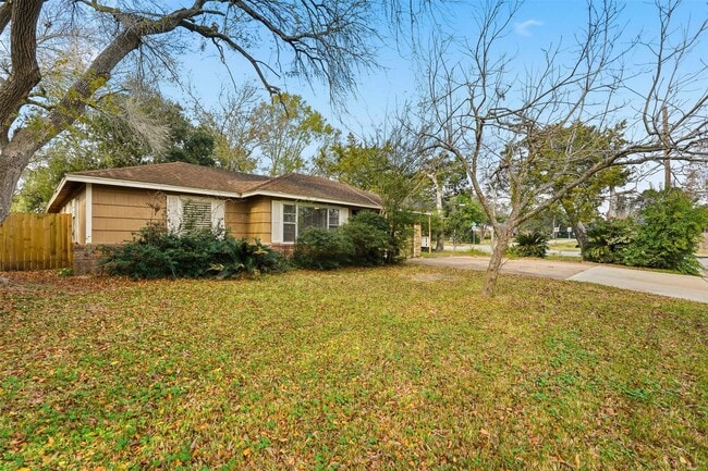 Building Photo - 1759 S Park