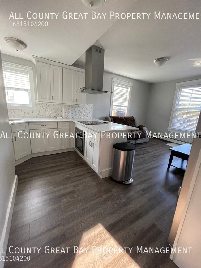 Photo - 184 E Main St