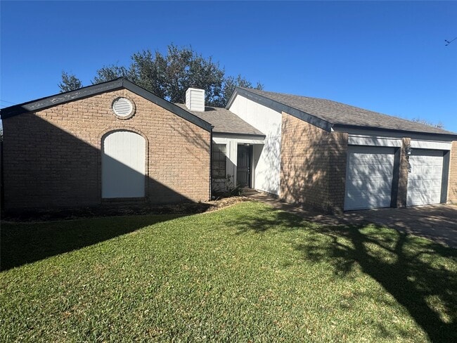 Building Photo - 2522 Palace Dr