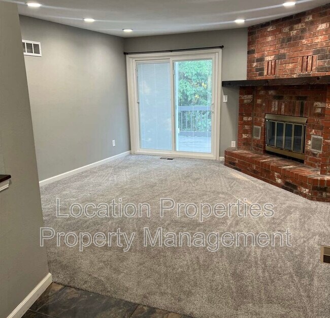 Photo - 2824 University Dr