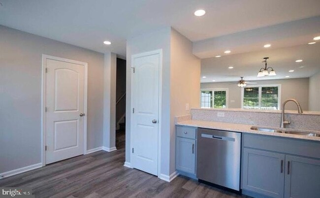 Photo - 31 W Duck St