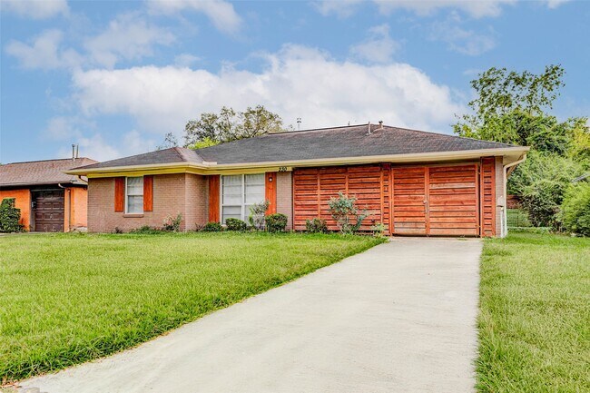 Photo - 230 Bizerte St