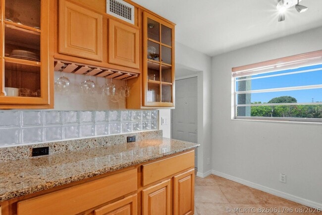555 Banyan Tree Ln Unit 410