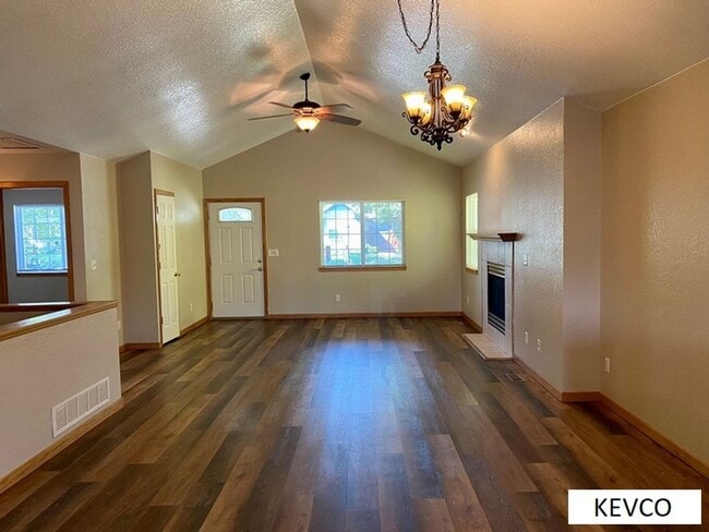 Photo - Beautiful Home in Quiet Neighborhood