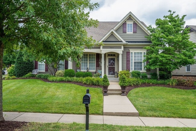 Building Photo - 3 Bedroom, 3 Bathroom Home w/ 2 Car Garage and Fence Backyard