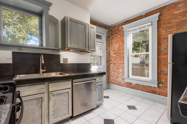 Photo - 254 Thurman Ave