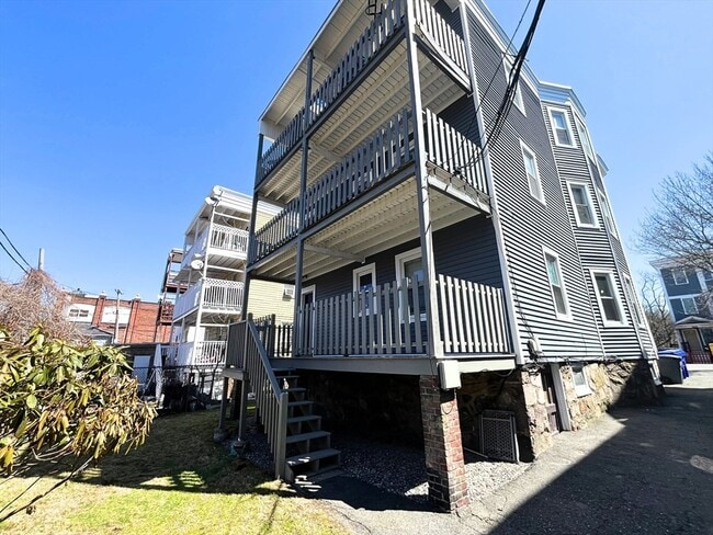 Building Photo - 3907 Washington St Unit b