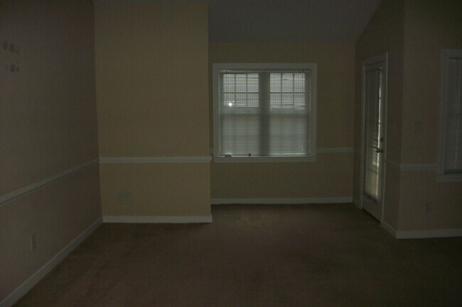 Photo - 2712 Shire Ln