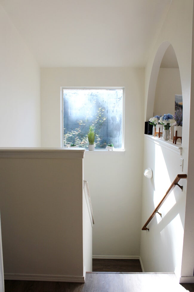 Photo - 1020 NE Alfred Ln