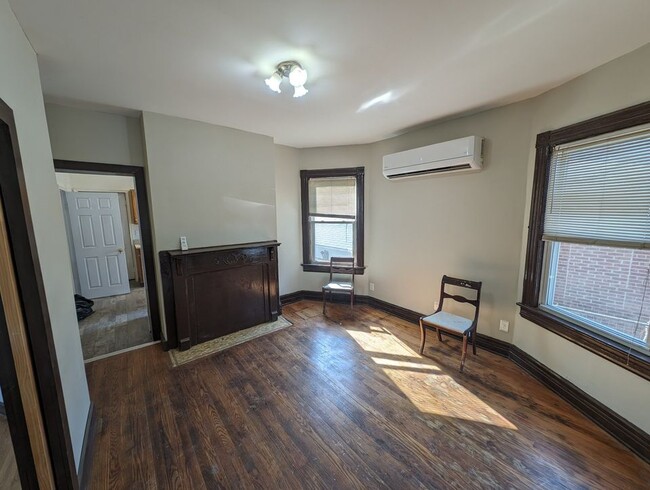 Central/Dining Room - 3 Dean Pl Apartments Unit Downstairs