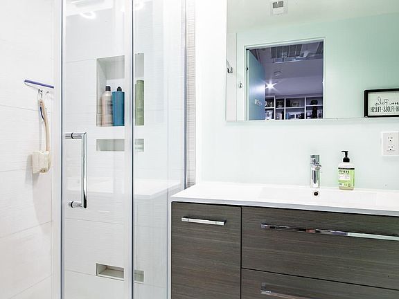 Photo - 2422 17th St NW Unit 204