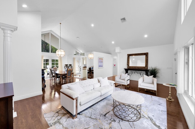 Photo - 4320 St Charles Way