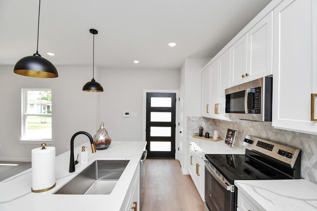 Photo - 7926 Gladstone St