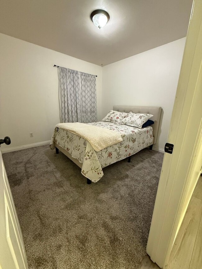 Photo - 3 bedroom townhome for rent in Paradise Hills $2,995
