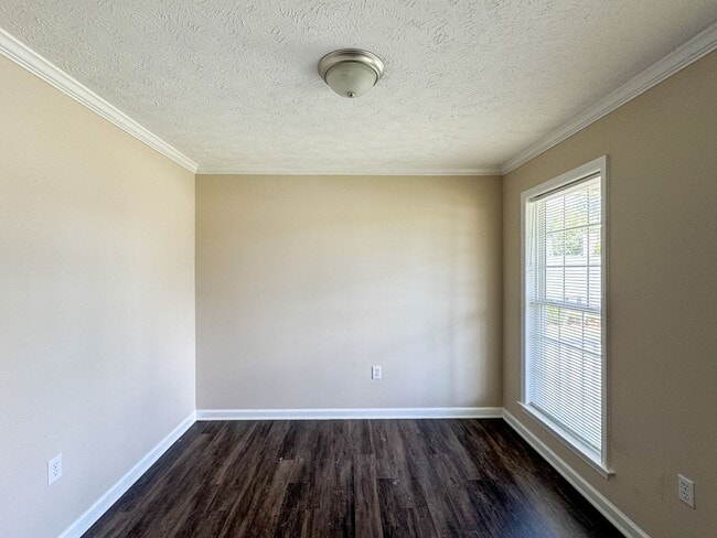 Photo - 800 Connaly Dr