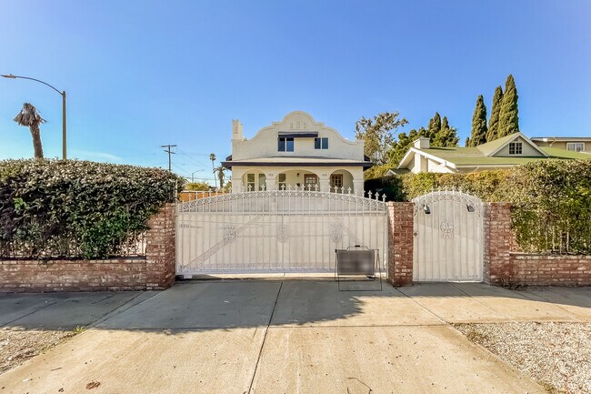 Photo - 103 N Kingsley Dr Apartments