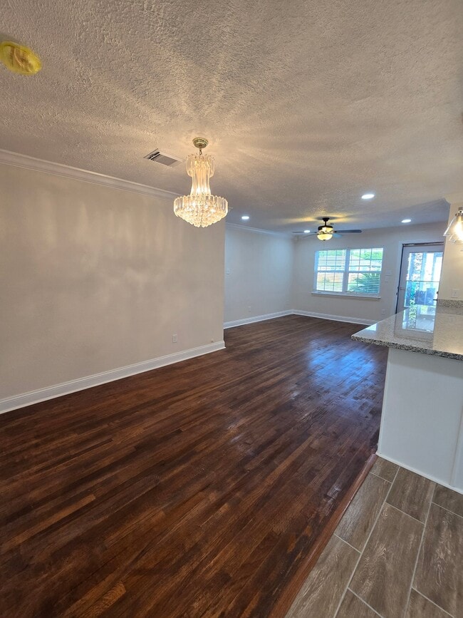 Photo - 719 Burke Rd