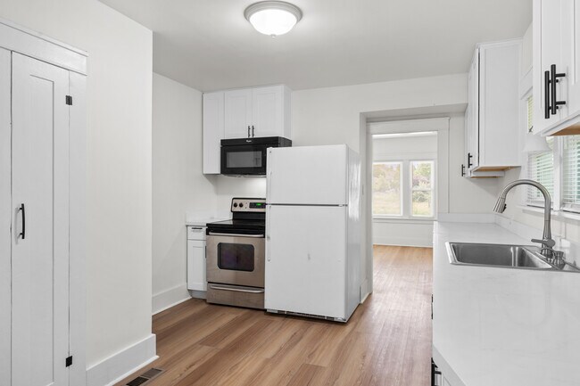 Kitchen - 4716 7th Ave NE Unit A