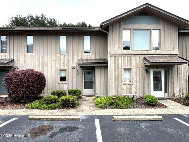 Building Photo - 940 Linden Rd