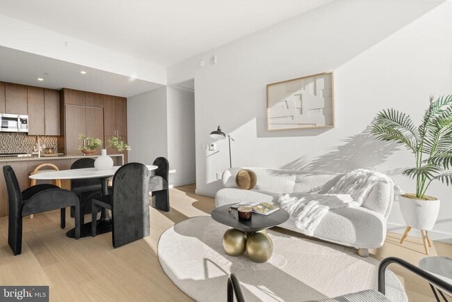 Building Photo - 210 S 12th St Unit PH1B