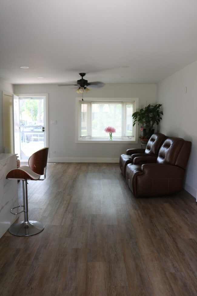 Photo - 22407 Strassburg Ave